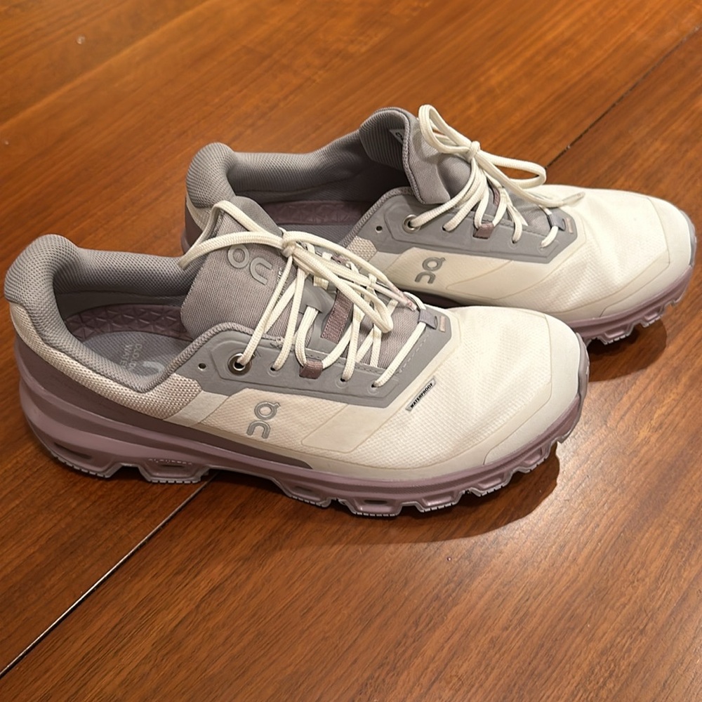 On Cloudventure Waterproof Shoes in White/Gray/Purple Size 8 Women